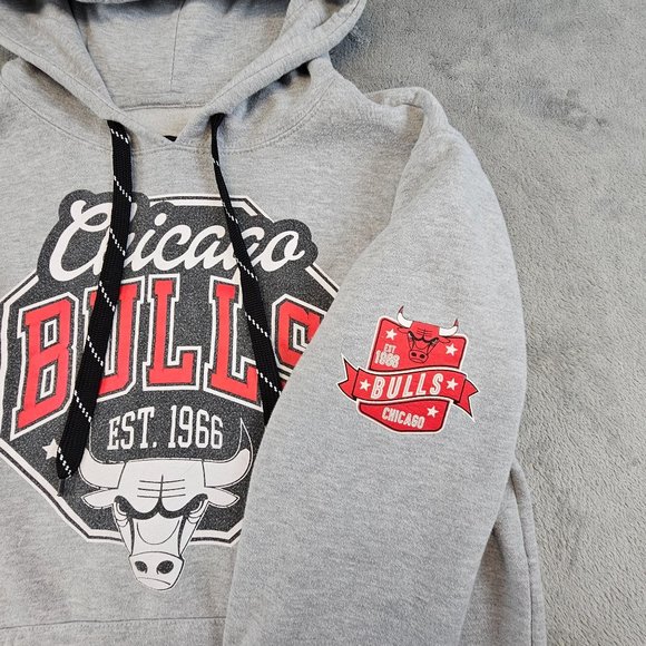 Chicago Bulls Hoodie Men's Small Multicolor Graphic Pullover NBA Basketball Soft - Picture 4 of 8